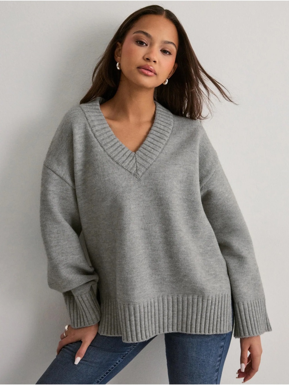 Women's V-Neck Relaxed Sweater - Gray